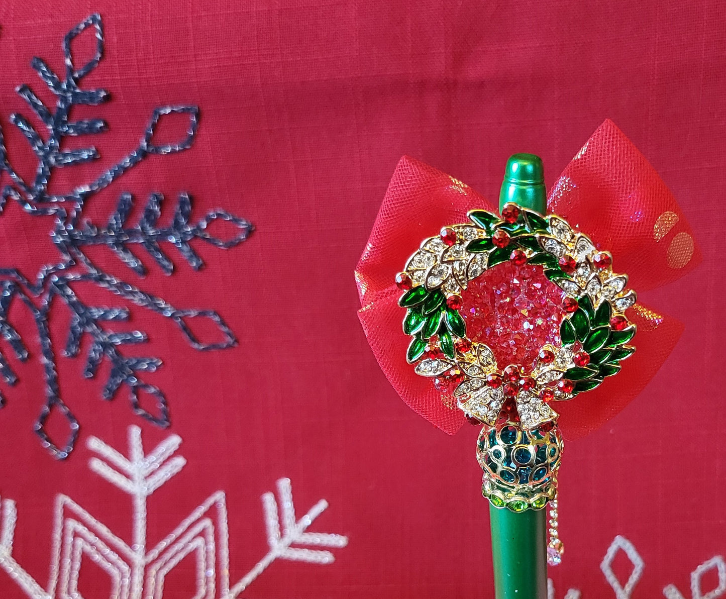 Beautiful Christmas Wreath Pen