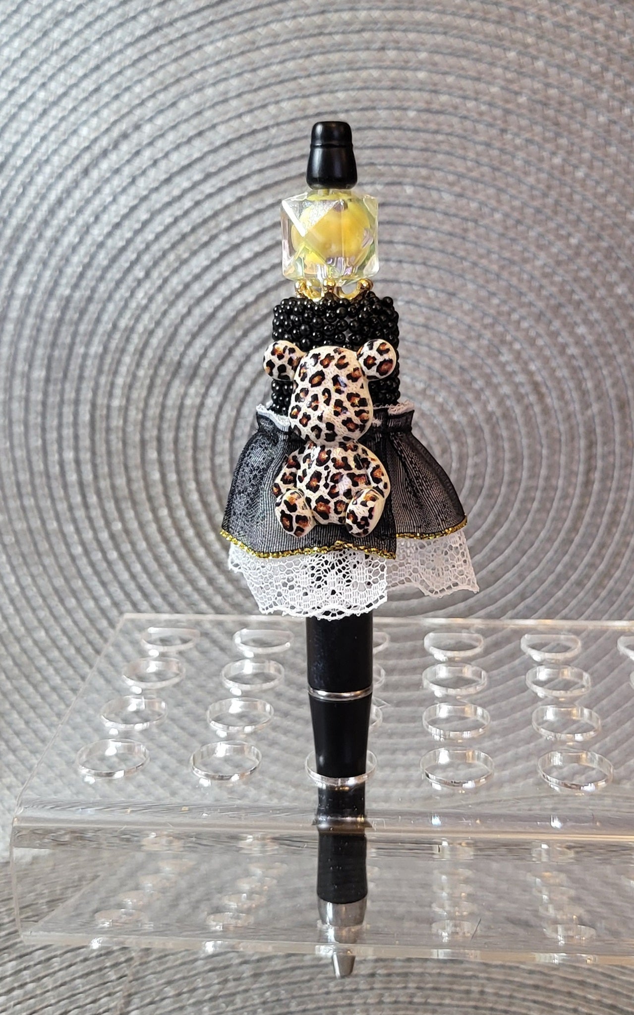 Beautiful Leopard Bear Cake Pen