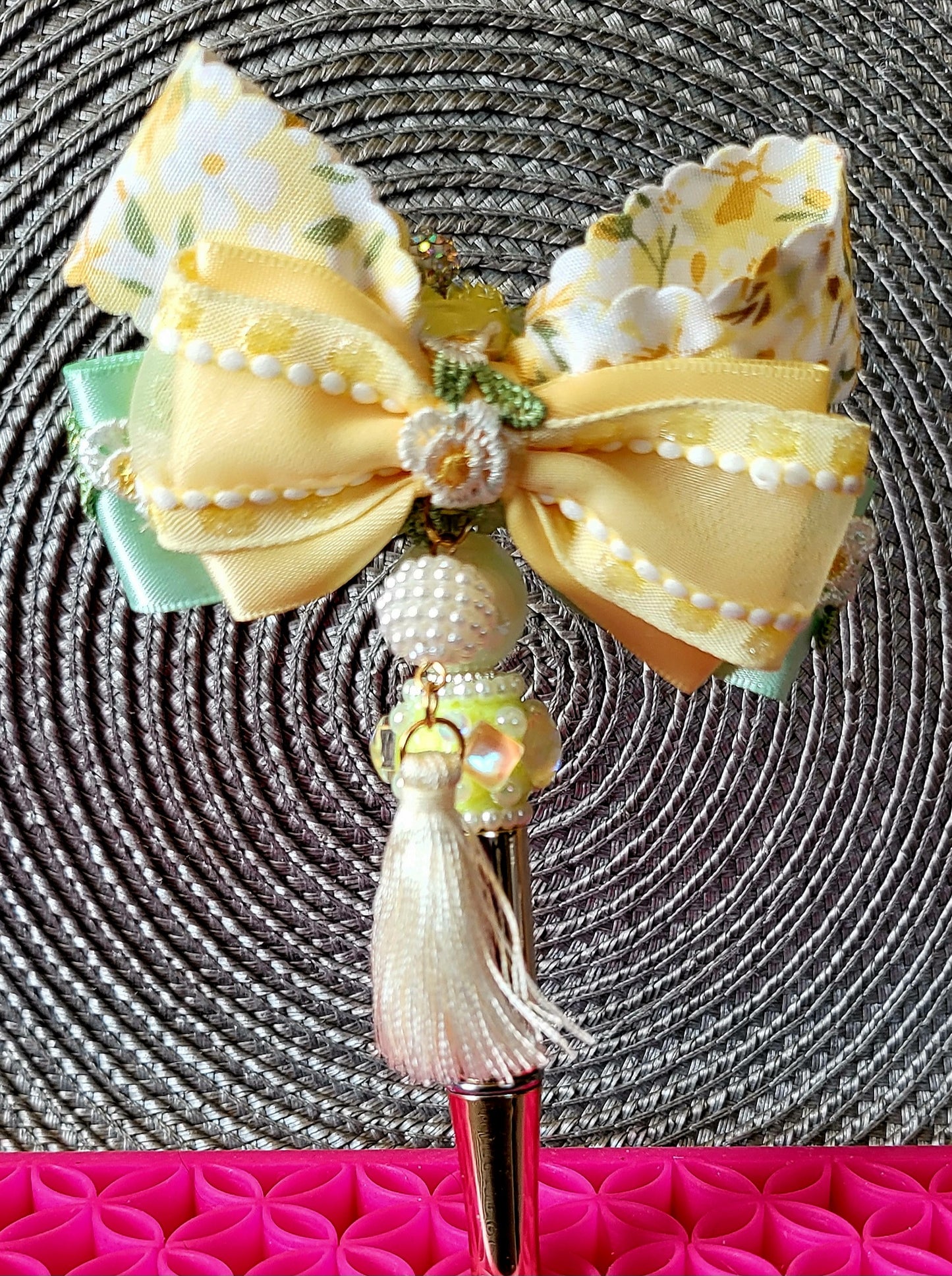 Floral Bow Pen