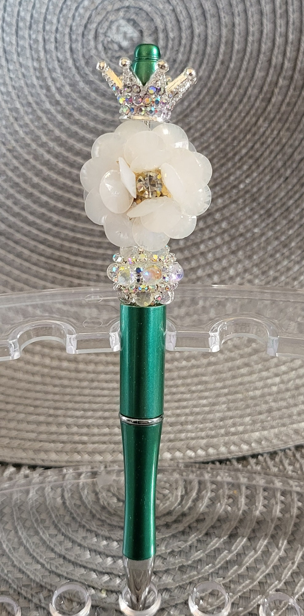 Crowned White Flower Pen