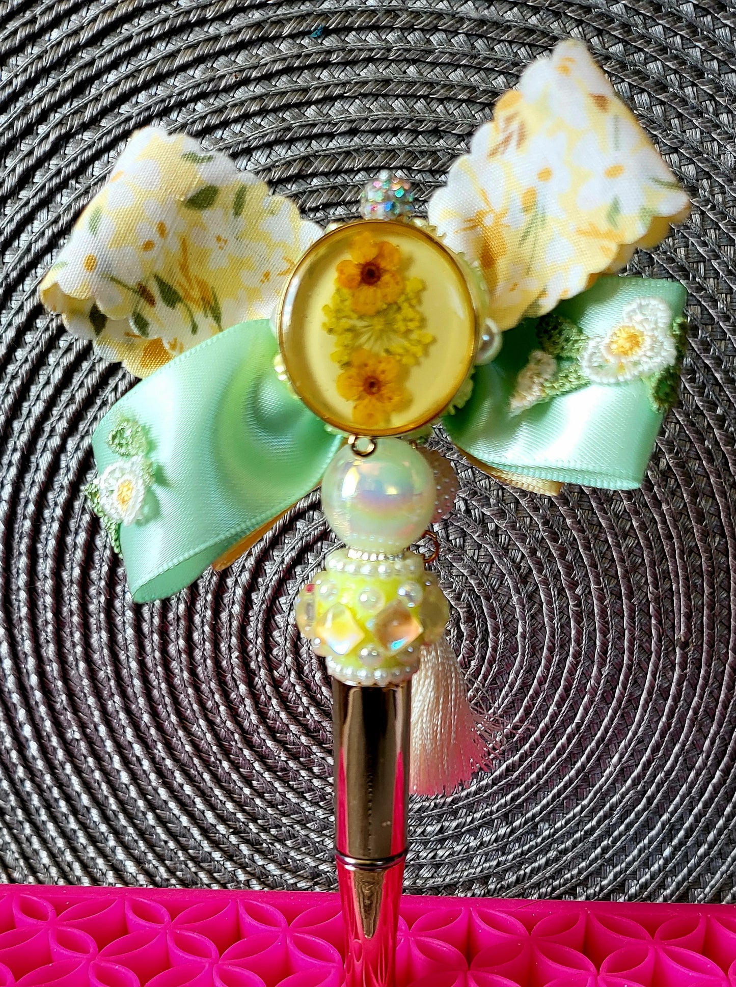 Floral Bow Pen