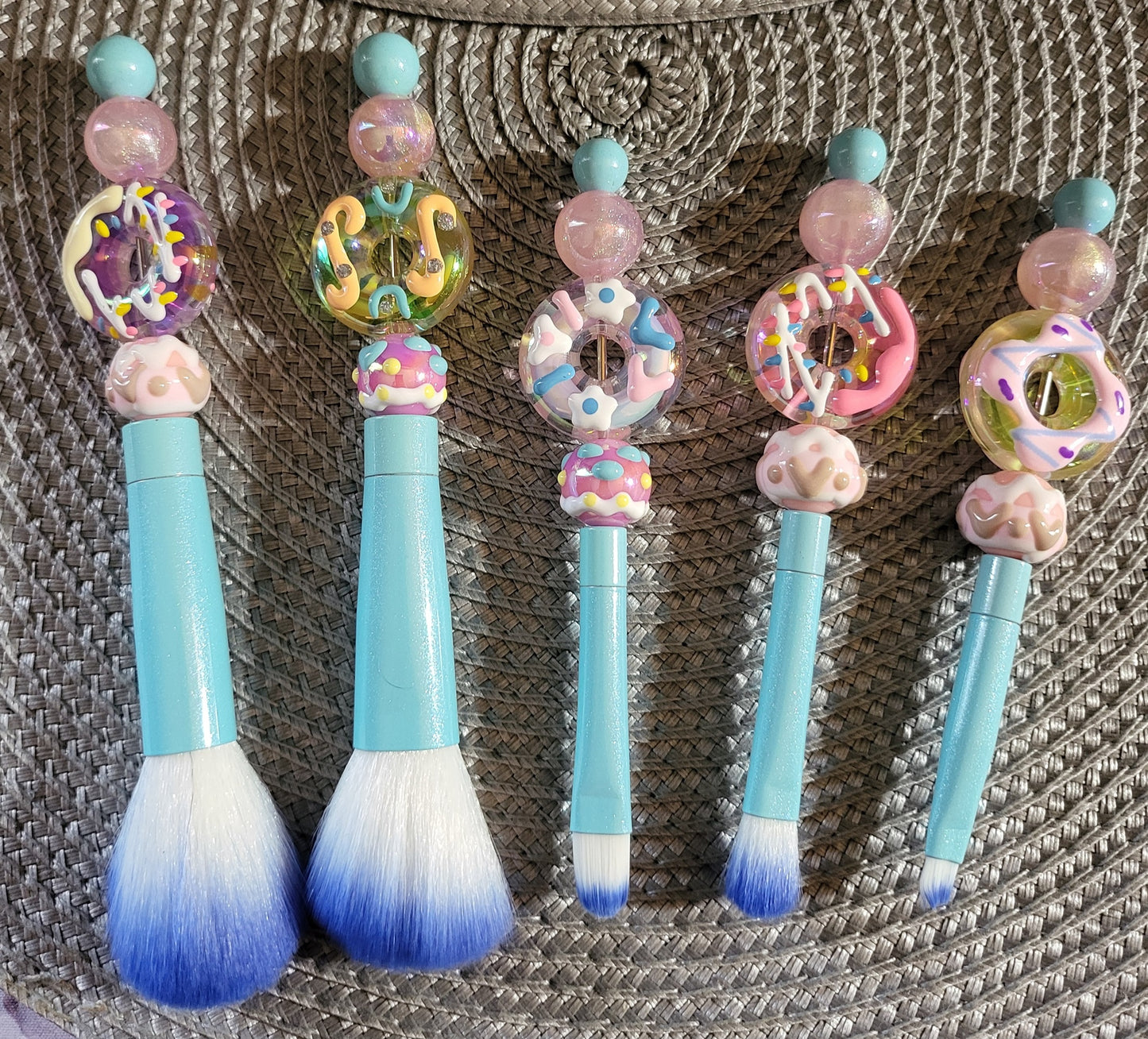 Pinceaux de maquillage en forme de beignet